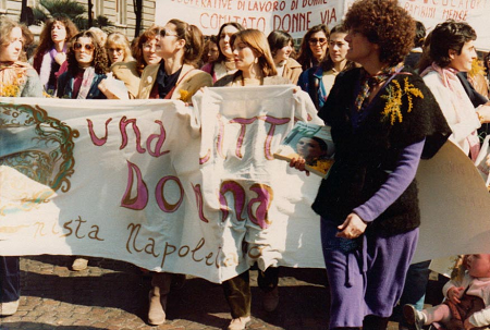 Manifestazione per una città a dimensione donna, Napoli, 1981, copyright Le Nemesiache 450