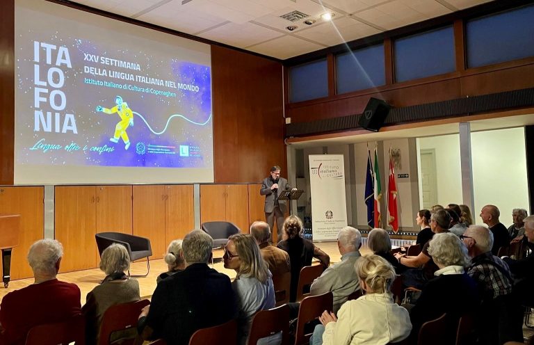 Conversazione tra il poeta Gezim Hajdari e la Prof. Pia Schwarz Lausten