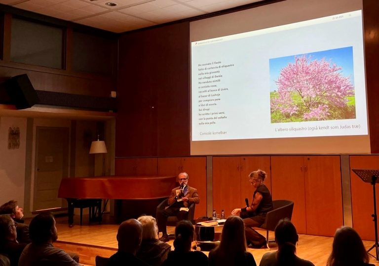 Conversazione tra il poeta Gezim Hajdari e la Prof. Pia Schwarz Lausten