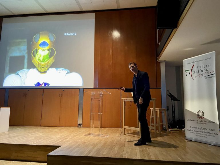 abb74d06-e718-43d0-b9dc-285a876d20b0